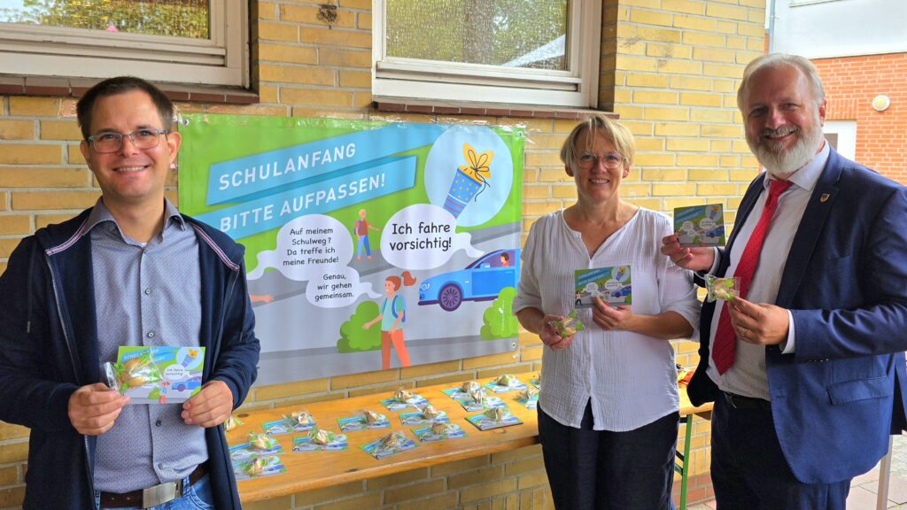 Bürgermeister verteilt Glückskekse an Eltern – Ein Aufruf für mehr Sicherheit und Nachhaltigkeit auf dem Schulweg